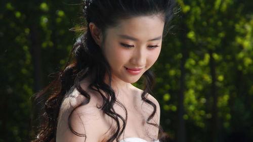 娱乐圈吃瓜刘亦菲是谁呀,揭秘“吃瓜刘亦菲”背后的明星魅力